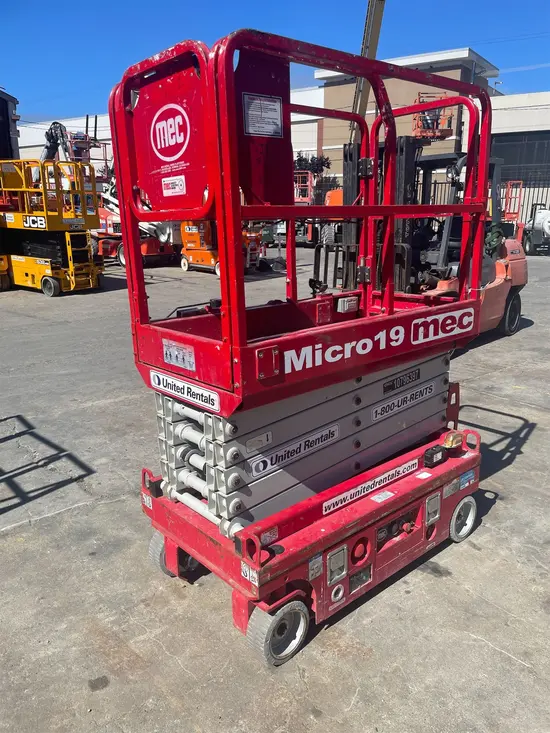 2018 MEC MICRO 19 Scissor Lift