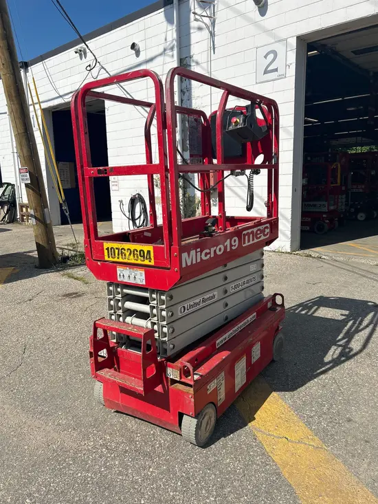 2018 MEC MICRO 19 Scissor Lift