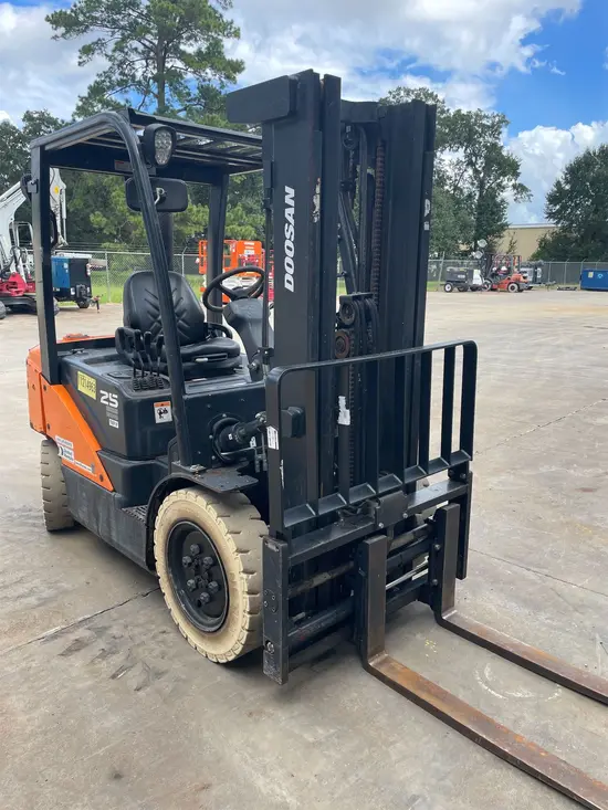 2021 Doosan D25S-7T4 Warehouse Forklift