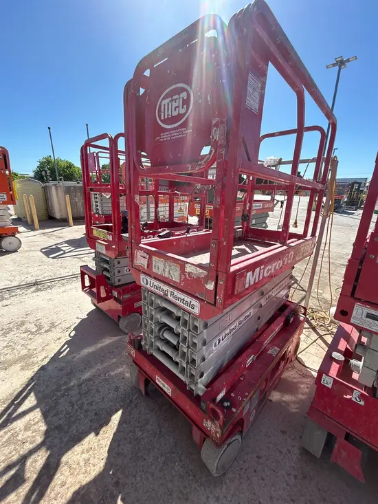 2018 MEC MICRO 19 Scissor Lift