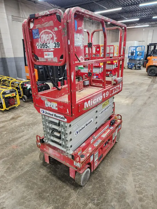 2019 MEC MICRO 19 Scissor Lift