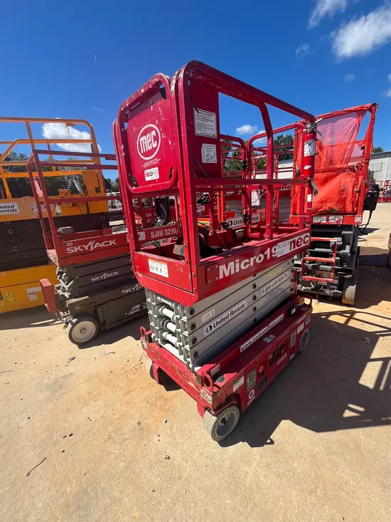 2018 MEC MICRO 19 Scissor Lift