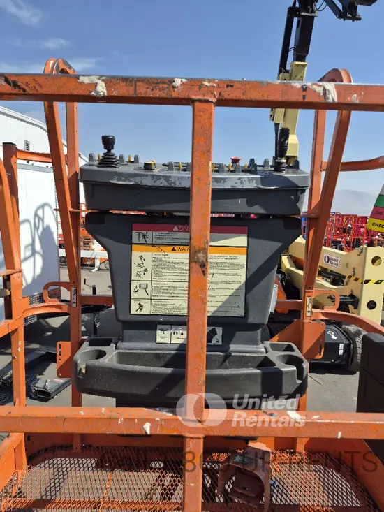 2015 JLG E400AJPN Articulating Boom Lift