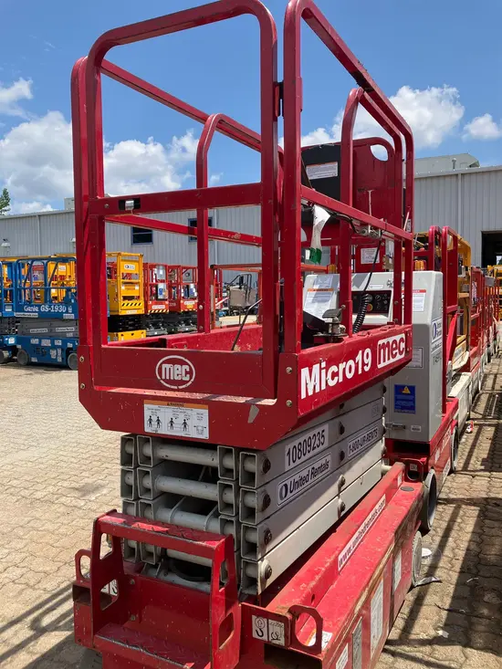 2018 MEC MICRO 19 Scissor Lift