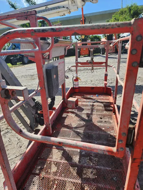 2017 JLG 800AJ Articulating Boom Lift