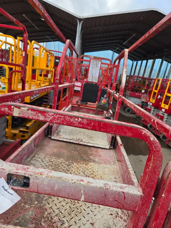 2017 MEC 2632SE Scissor Lift