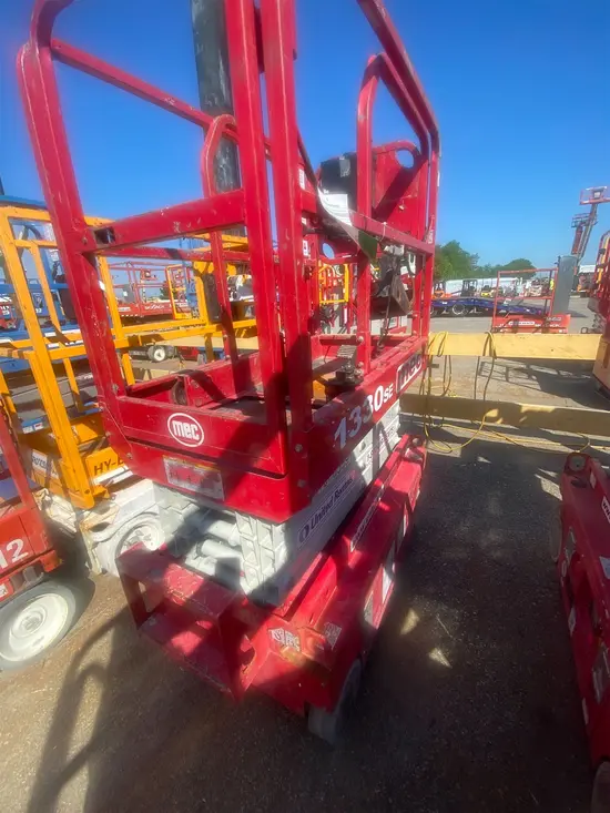 2017 MEC 1330SE Scissor Lift