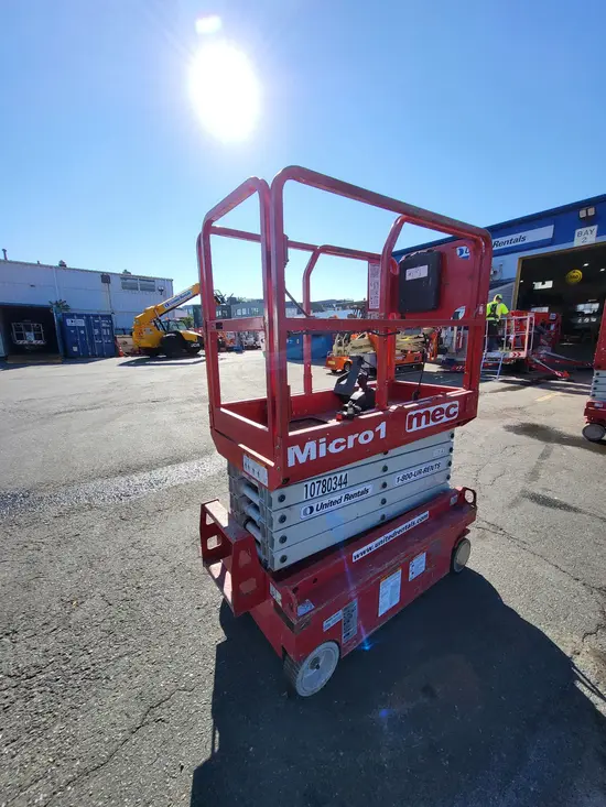 2018 MEC MICRO 19 Scissor Lift
