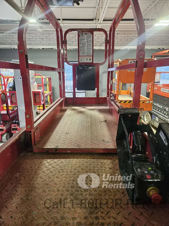 2017 MEC 2632SE Scissor Lift