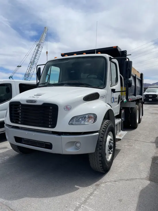 2024 Freightliner M2-106 Truck