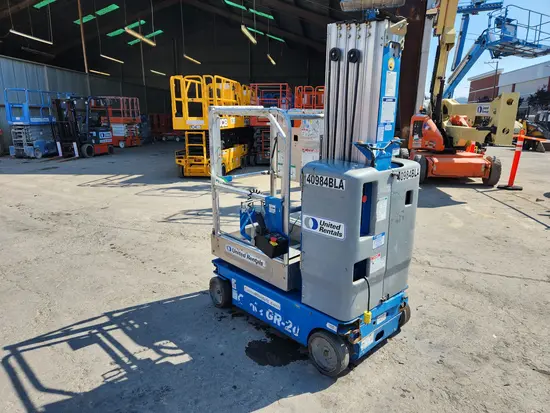 2017 Genie GR-20 Self-Propelled One-Person Lift