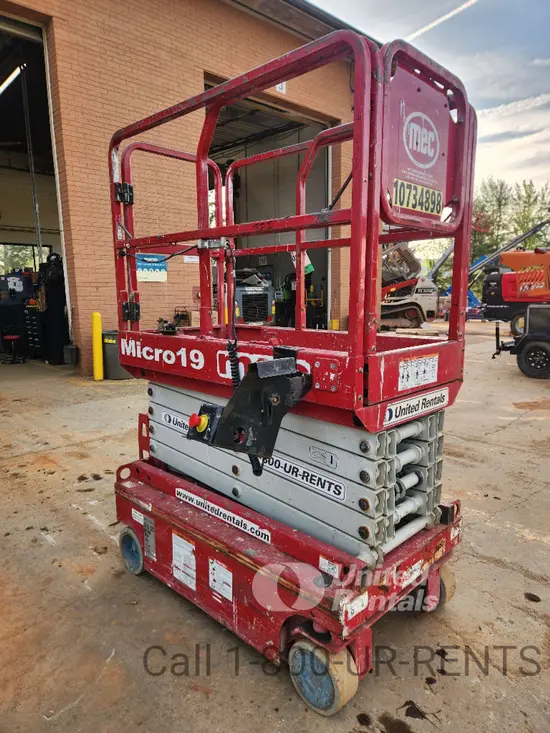 2018 MEC MICRO 19 Scissor Lift
