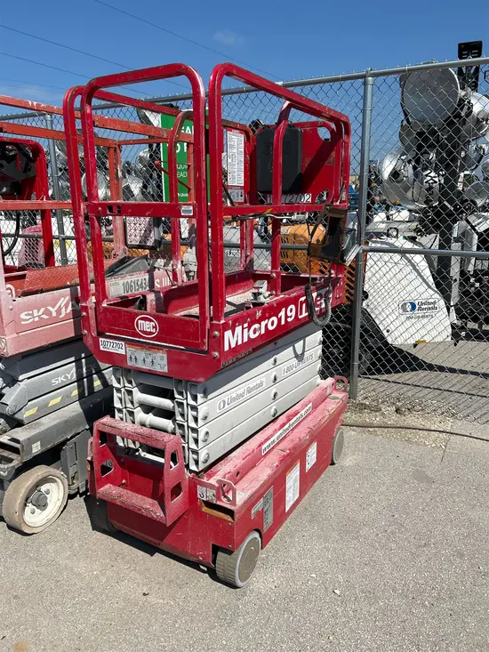 2018 MEC MICRO 19 Scissor Lift