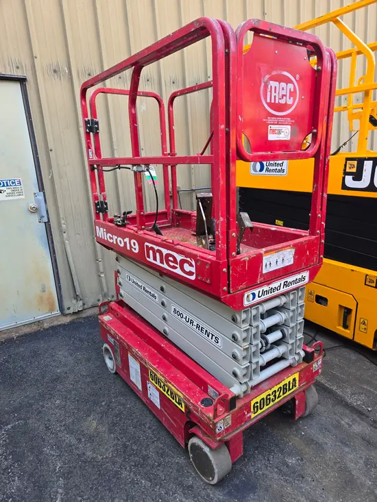 2018 MEC MICRO 19 Scissor Lift