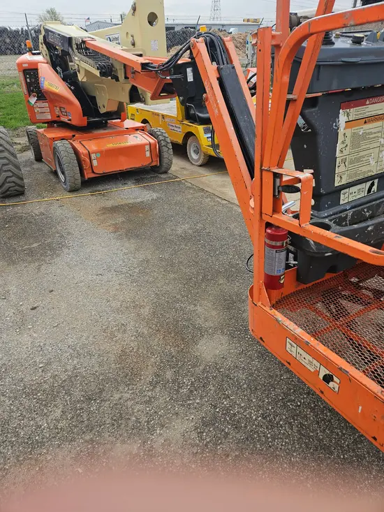 2017 JLG E400AJPN Articulating Boom Lift
