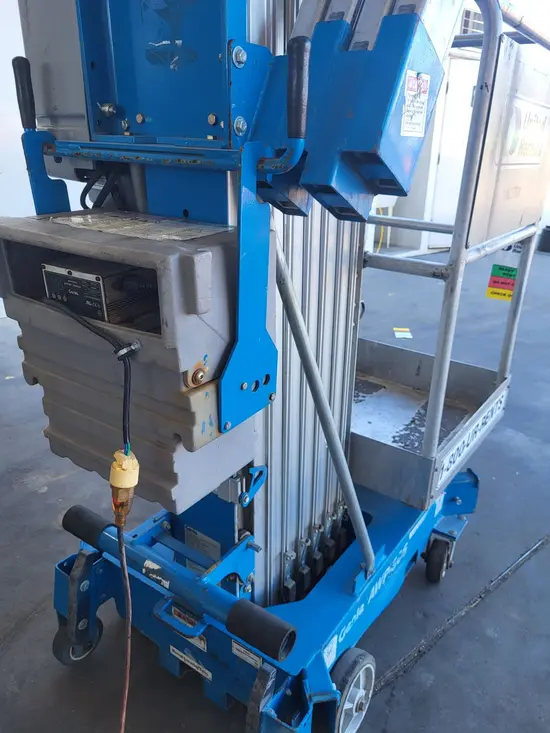 2017 Genie AWP-30SDC Pusharound Lift