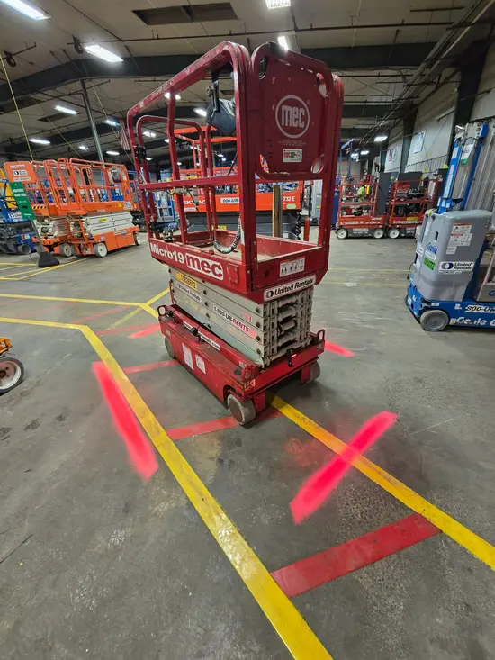 2018 MEC MICRO 19 Scissor Lift