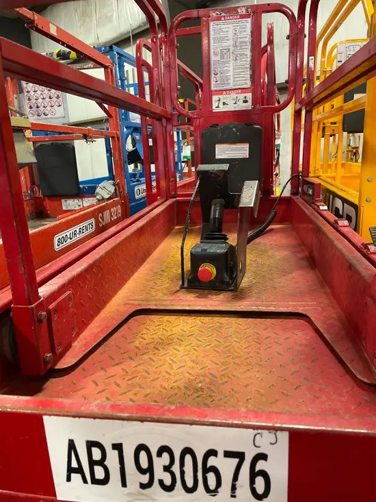 2017 MEC 1930SE Scissor Lift