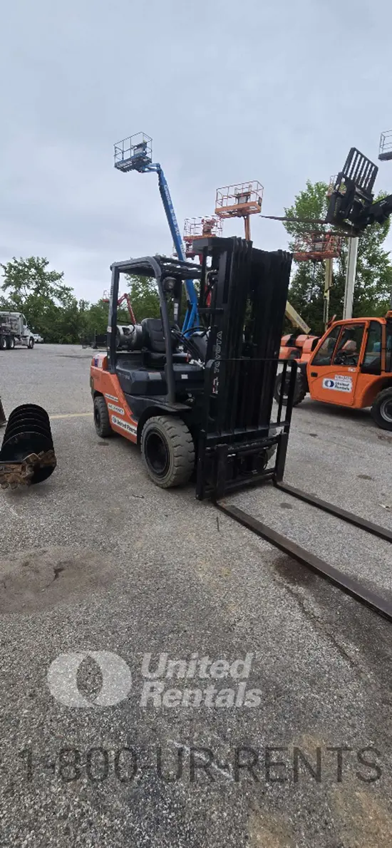 2018 Toyota 8FGU30 Warehouse Forklift