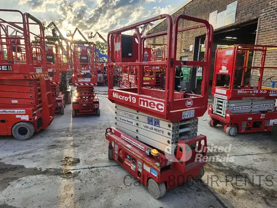 2018 MEC MICRO 19 Scissor Lift