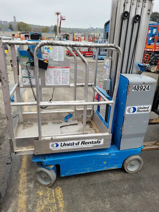 2017 Genie GR-20 Self-Propelled One-Person Lift