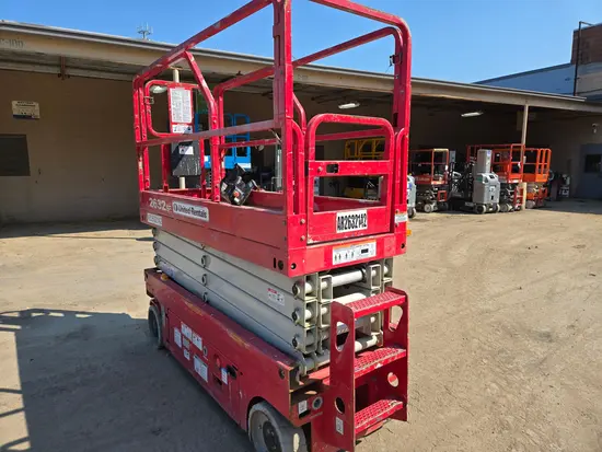 2017 MEC 2632SE Scissor Lift