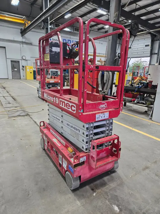 2019 MEC MICRO 19 Scissor Lift