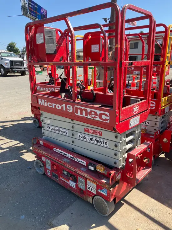 2018 MEC MICRO 19 Scissor Lift