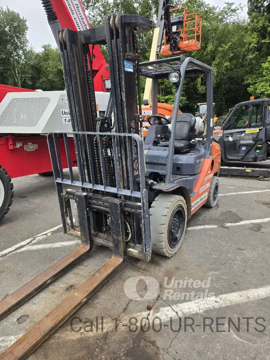 2018 Toyota 8FGU30 Warehouse Forklift