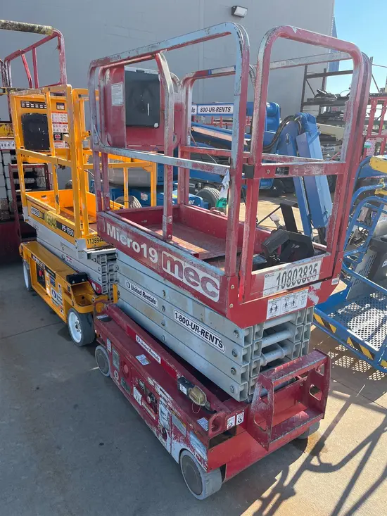2018 MEC MICRO 19 Scissor Lift