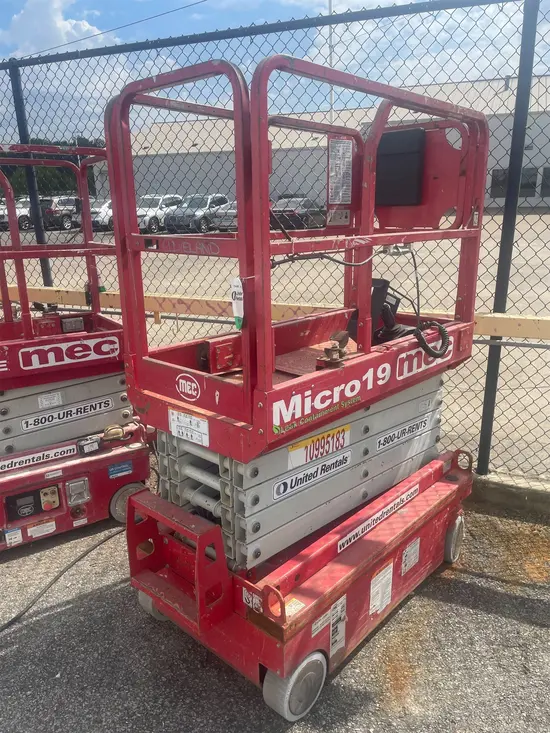 2019 MEC MICRO 19 Scissor Lift