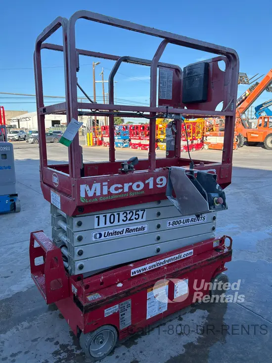 2019 MEC MICRO 19 Scissor Lift