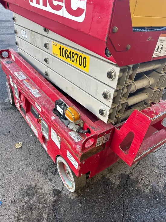 2017 MEC 1330SE Scissor Lift