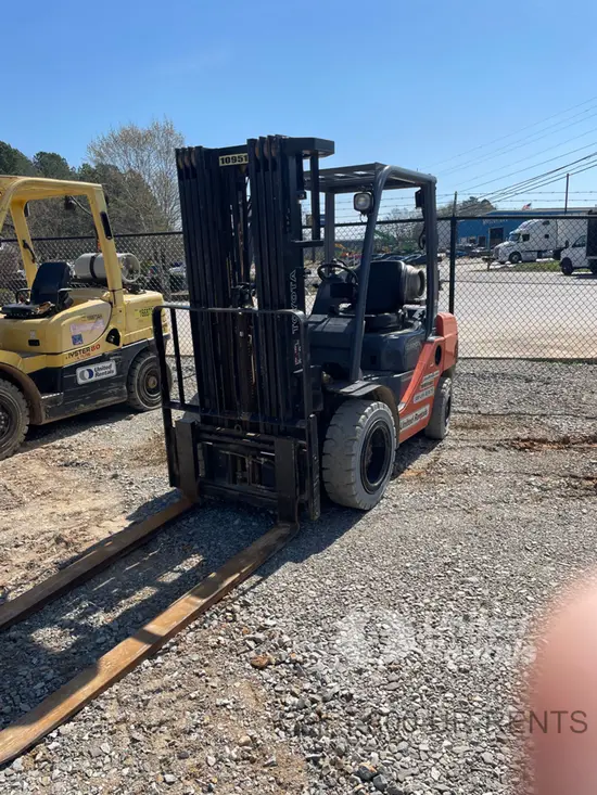 2019 Toyota 8FGU30 Warehouse Forklift