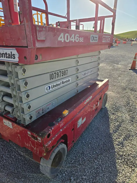 2018 MEC 4046SE Scissor Lift