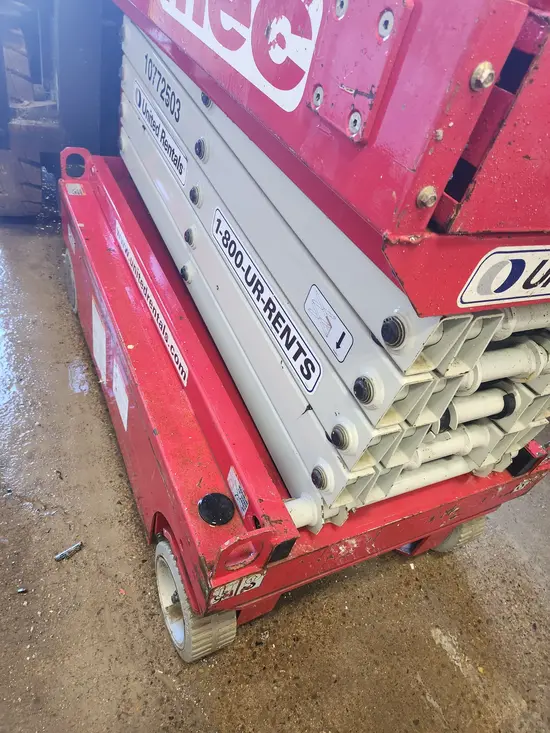 2018 MEC MICRO 19 Scissor Lift