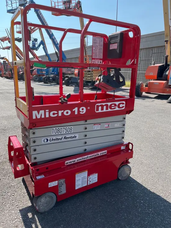 2018 MEC MICRO 19 Scissor Lift