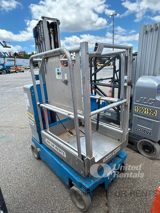 2017 Genie GR-20 Self-Propelled One-Person Lift
