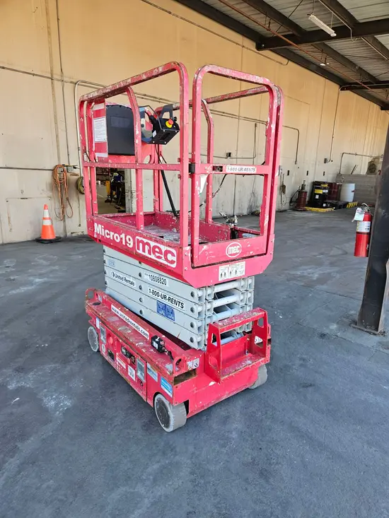 2018 MEC MICRO 19 Scissor Lift