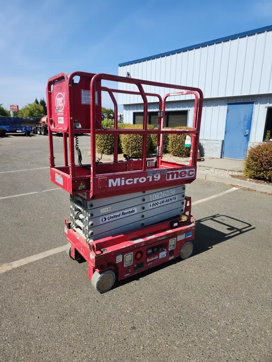 2018 MEC MICRO 19 Scissor Lift