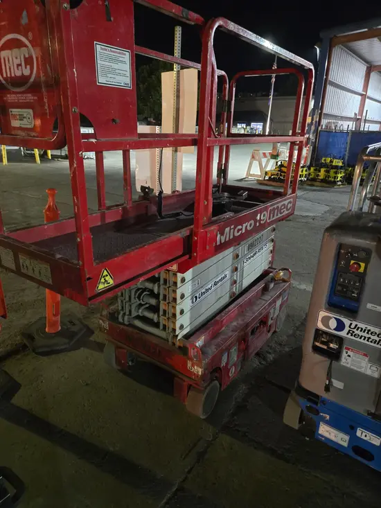 2019 MEC MICRO 19 Scissor Lift