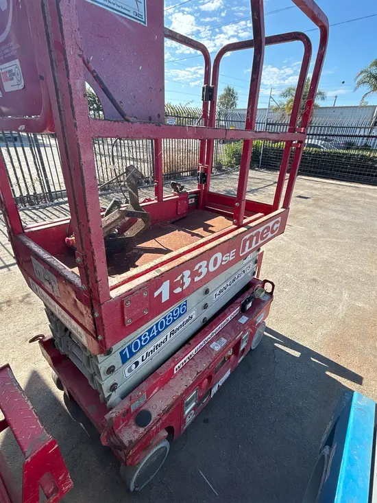 2018 MEC 1330SE Scissor Lift