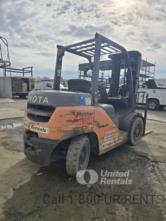 2017 Toyota 8FD35U Warehouse Forklift