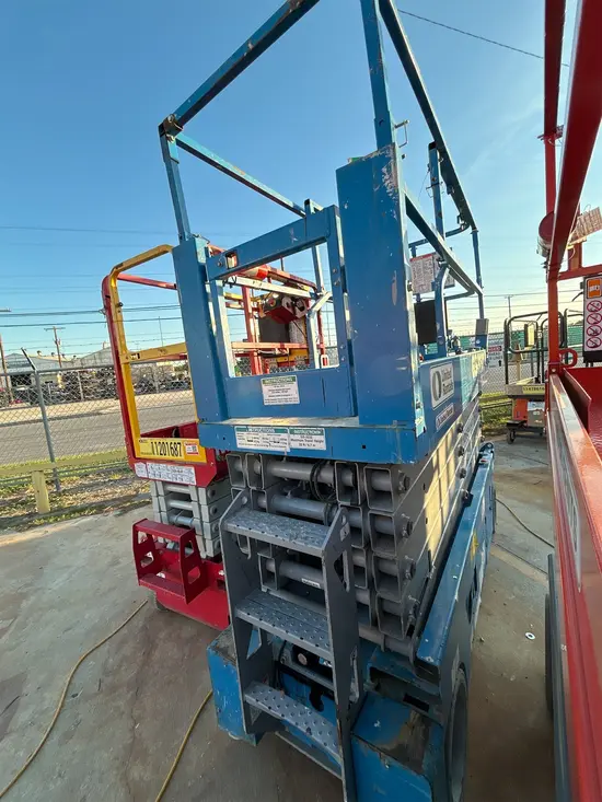 2017 Genie GS-3232 Scissor Lift
