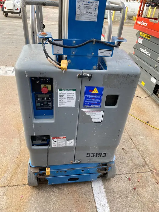 2017 Genie GR-20 Self-Propelled One-Person Lift