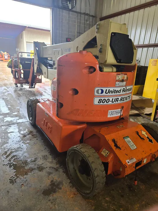 2013 JLG E400AJPN Articulating Boom Lift