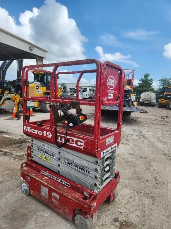 2018 MEC MICRO 19 Scissor Lift