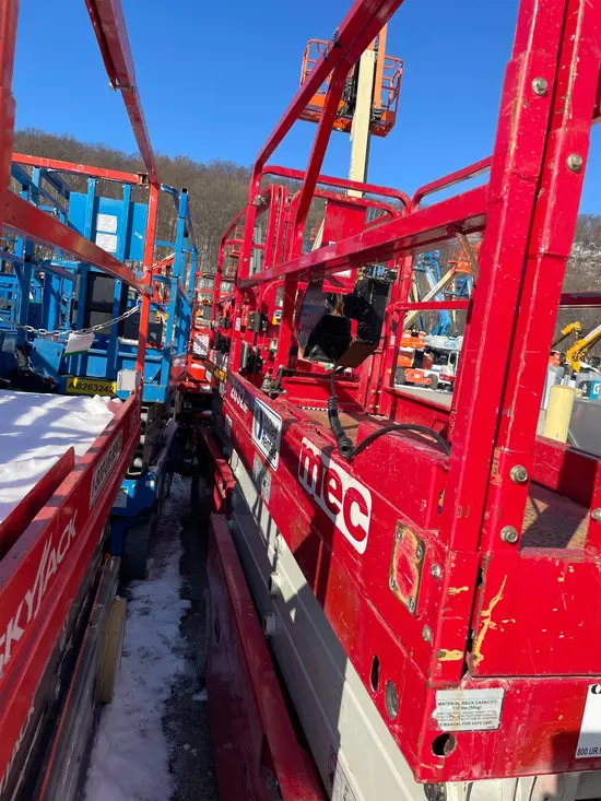 2018 MEC 2632SE Scissor Lift