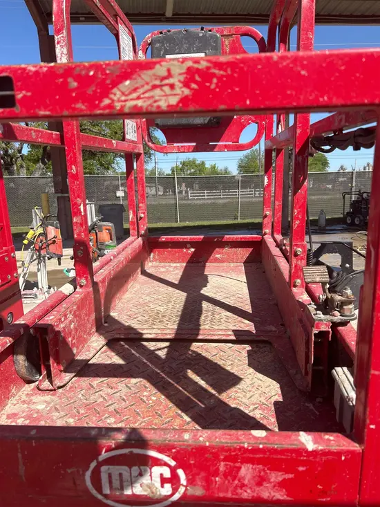 2018 MEC MICRO 19 Scissor Lift