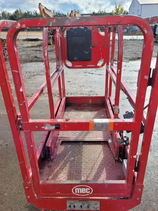 2018 MEC MICRO 19 Scissor Lift